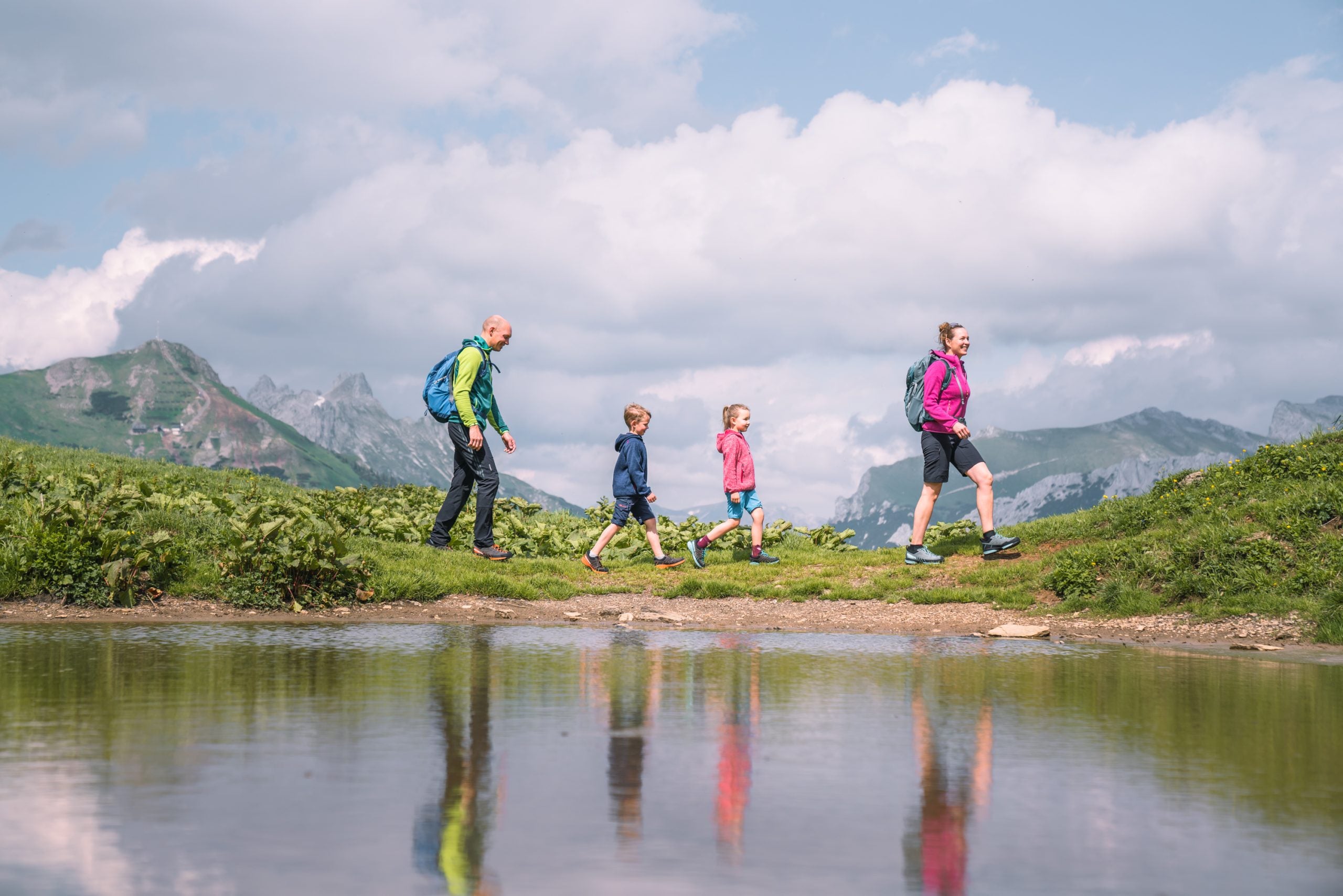 Kids walking hotsell boots uk